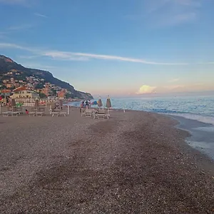 piccola-bomboniera-sul-mare.hotelitalianriviera.com/